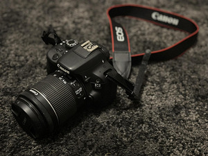 Canon EOS 100D kaamera, objektiiv Canon 18-55mm