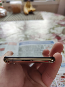 iPhone xs 64 (6 valokuva sivusta 9)