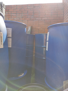 Müüa rauast ja plastist tünnid 200 l 18 €
