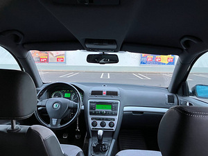 Skoda Octavia (8 foto / 11)