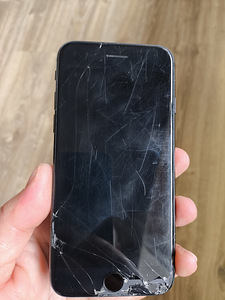 iPhone SE 2020 128gb (2 фото из 7)