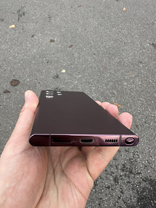 Samsung Galaxy S22 Ultra 128Gb (2 foto / 8)