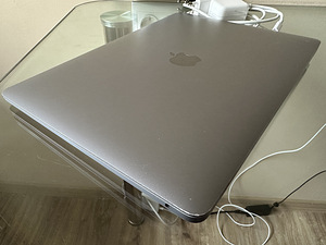 MacBook Air M1 2020 256GB RUS (5 foto / 9)
