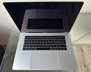MacBook Pro 2018 Retina 15" 4xUSB- C - Core i9 2.9GHz / 16GB (2 foto / 10)