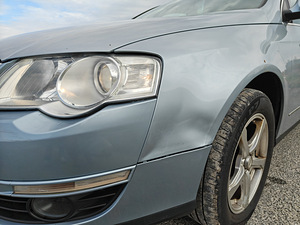 Helesinine automaatkastiga Volkswagen Passat 2005 (6 foto / 15)