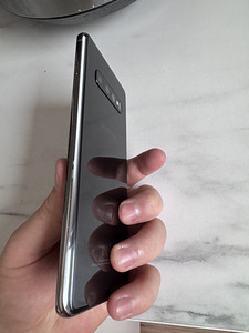 Samsung Galaxy S10 plus (5 фото из 9)