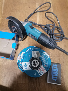 Makita ga 5030 (1 foto / 3)