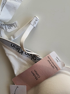 Белый бюстгальтер CALVIN KLEIN (4 фото из 7)
