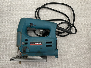 Elektrijõhvsaag Makita 4324 (1 foto / 2)