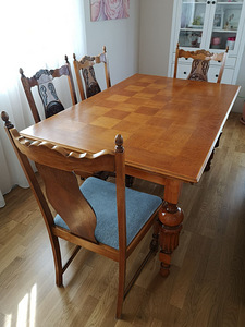 Старинный дубовый стол с 4 стульями