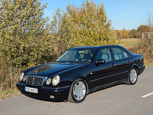 Mercedes-Benz E300TD (1 foto / 11)