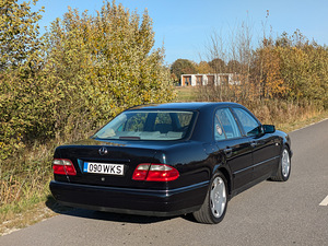 Mercedes-Benz E300TD (3 foto / 11)