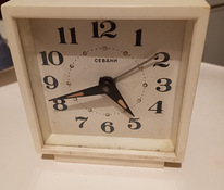 Продаю механические часы-будильник Севани
