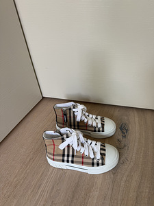 Кроссовки Burberry (1 фото из 6)