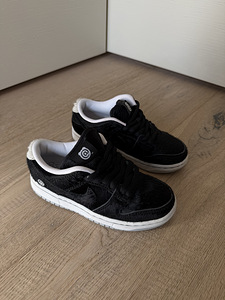 Nike & Bearbrick sneakers (1 foto / 7)