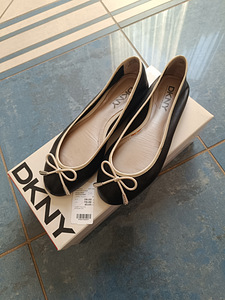 Baleriinad DKNY must (1 foto / 4)