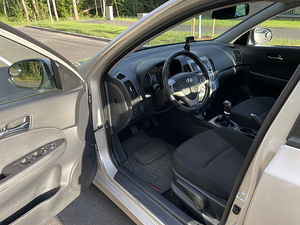 Hyundai i30 1.4 2011a (11 foto / 15)