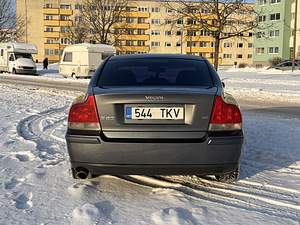 Volvo s60 2.4 d5 136kw (6 foto / 11)