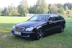 Mercedes Benz C220 2004a (9 foto / 10)