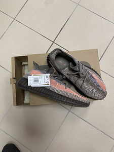 UUS! Yeezy boost 350v2 (44) (3 foto / 4)