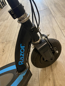 Razor Power Core E100 детский электросамокат! (3 фото из 4)