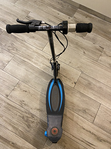 Razor Power Core E100 детский электросамокат! (4 фото из 4)