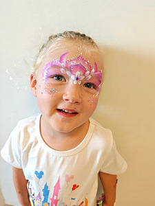 Näomaaling ja glitter tattoo