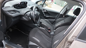 Peugeot 208 (8 foto / 14)
