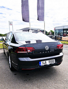 Volkswagen Passat Business (3 foto / 12)