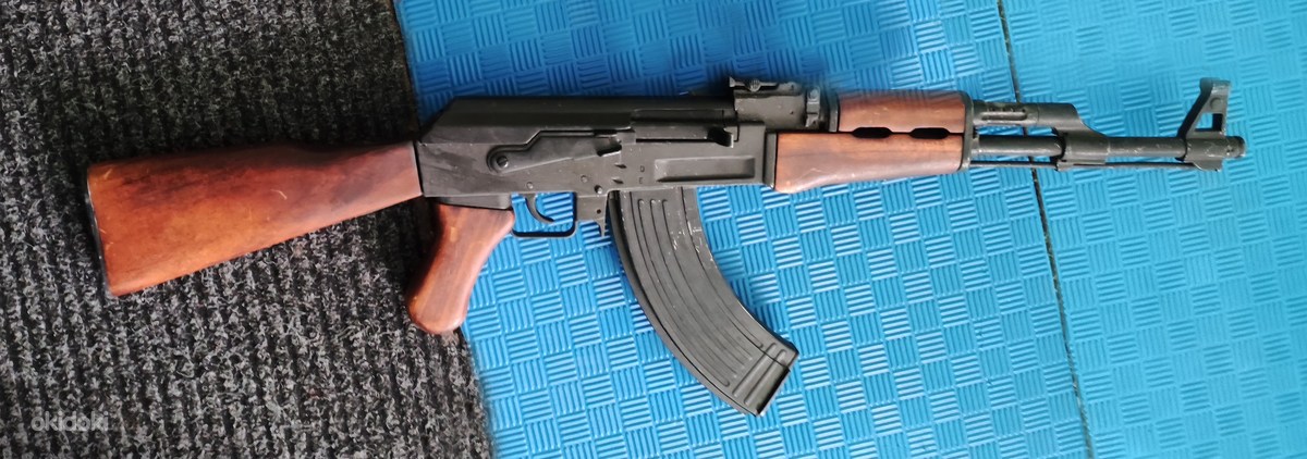 КАЛАШНИКОВ А-47 1:1 МОДЕЛЬ 2 ШТ. - Pärnu - Антиквариат, Оружие купить и ...