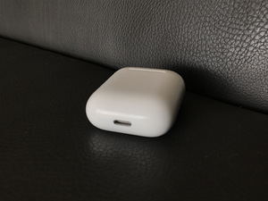 Apple AirPods 2 original (работает только левый наушник) (4 фото из 5)