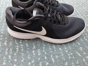 Кроссовки Nike (1 фото из 5)