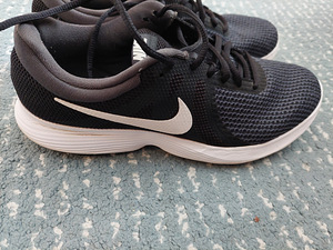 Кроссовки Nike (4 фото из 5)