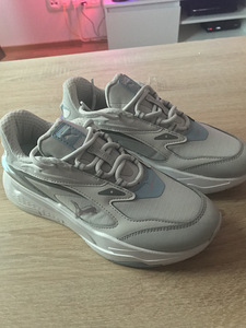 Новые кроссовки Puma (5 фото из 8)