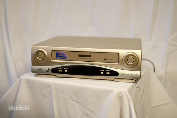 Retro videomagnetofon VHS videomagnetofonil (foto #1)