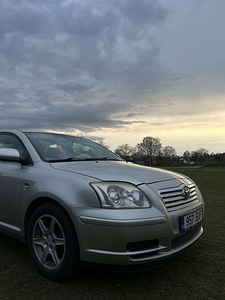 Toyota avensis (2 foto / 6)