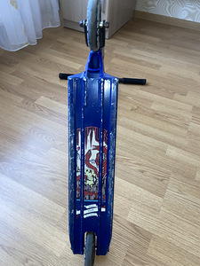 Trikitõukeratas District Titus Complete Gloss sinine/must (3 foto / 3)