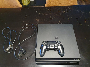 Продам подержанную PS4 PRO 1TB! (1 фото из 5)