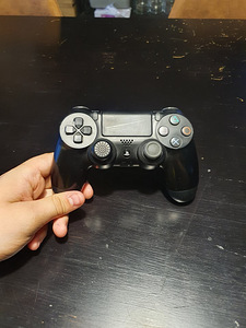 Продам подержанную PS4 PRO 1TB! (5 фото из 5)