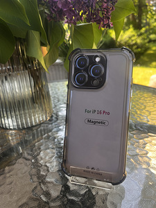 Чехол на Apple iPhone 16 pro (1 фото из 8)