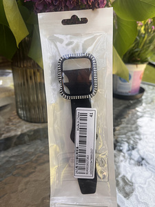 Ремешок с чехлом для Apple Watch 41 мм (1 фото из 2)