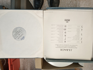 Vinil, J.S Bash (2 foto / 3)