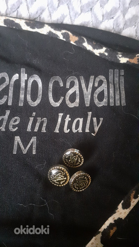 Пуговицы фирмы roberto cavalli