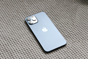 iPhone 12 Pro Max (2 foto / 4)