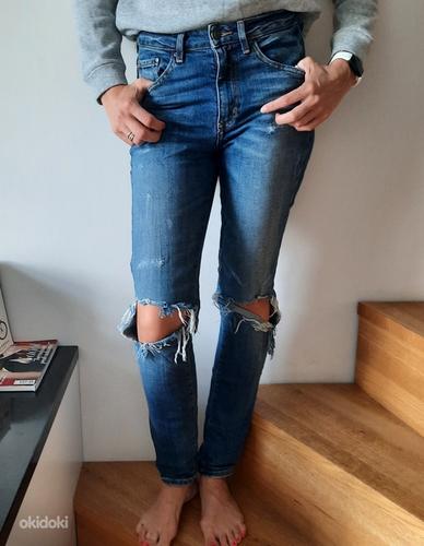 Джинсы h&M с дырочками на коленях (фото #1)