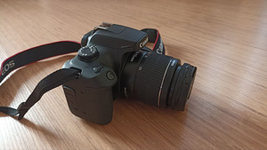 Canon EOS 4000D kaamera