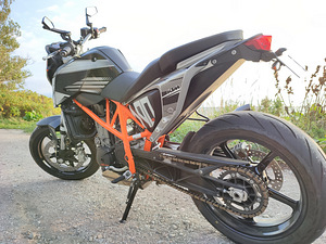 14 KTM 690 Duke ABS (7 foto / 9)