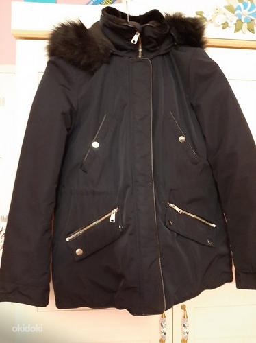 Темная зимняя куртка Zara (фото #2)
