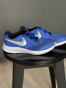Nike кроссовки (1 фото из 4)