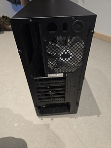 Arvutikorpus InWin 703 Mid Tower must – tasuta. (2 foto / 5)